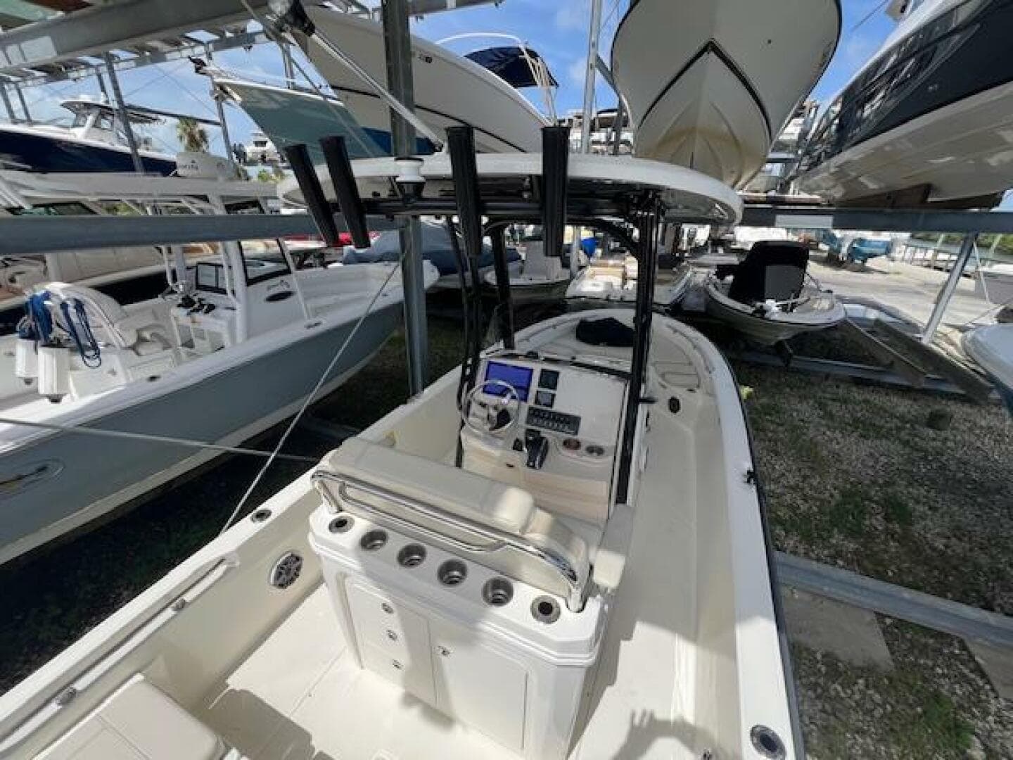2023 Boston Whaler 250 Dauntless — photo 33