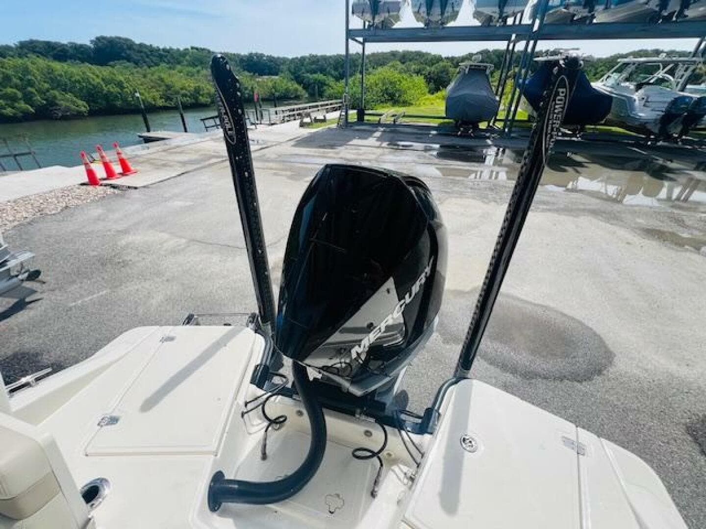 2023 Boston Whaler 250 Dauntless — photo 19