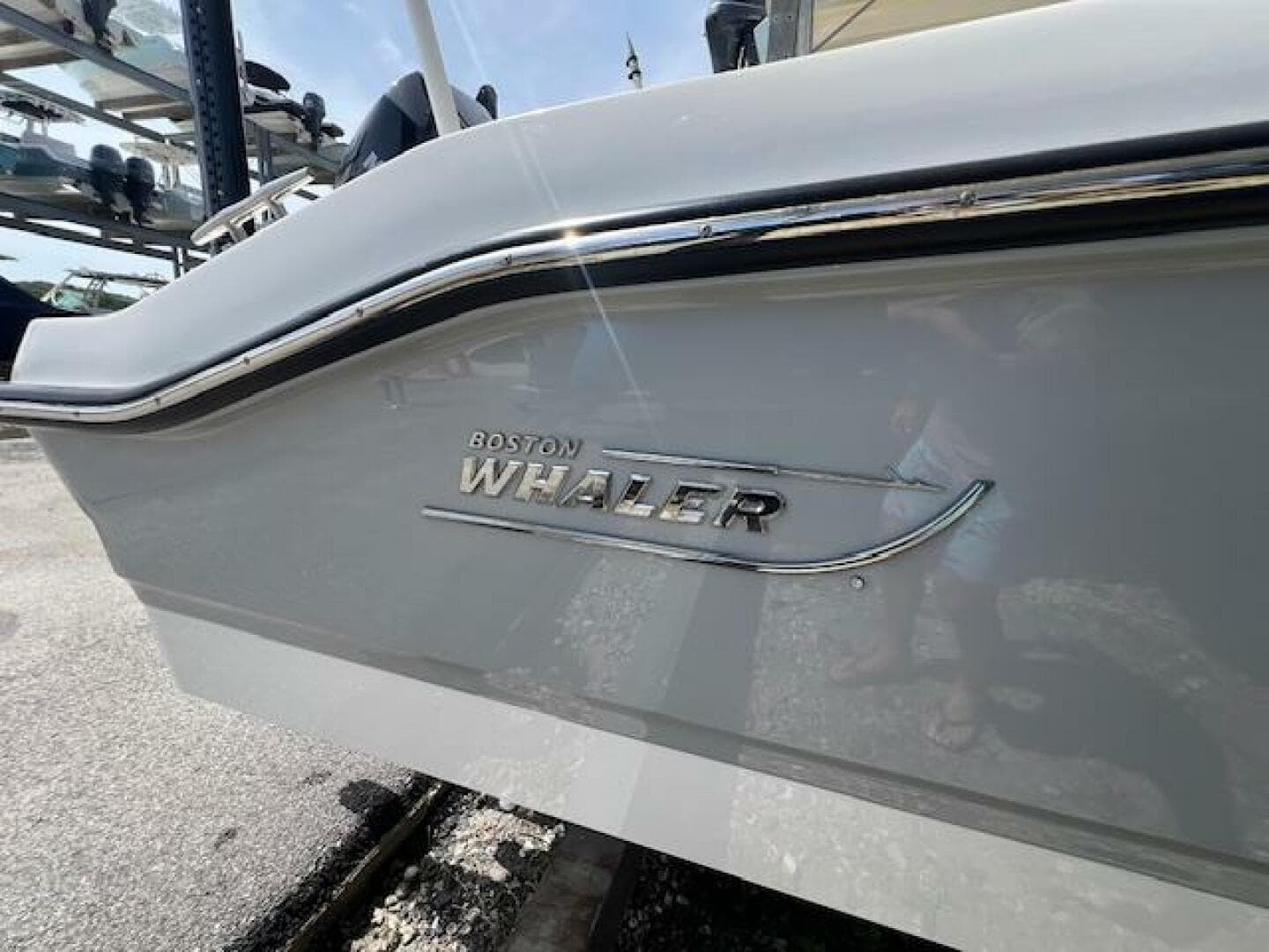2023 Boston Whaler 250 Dauntless — photo 24
