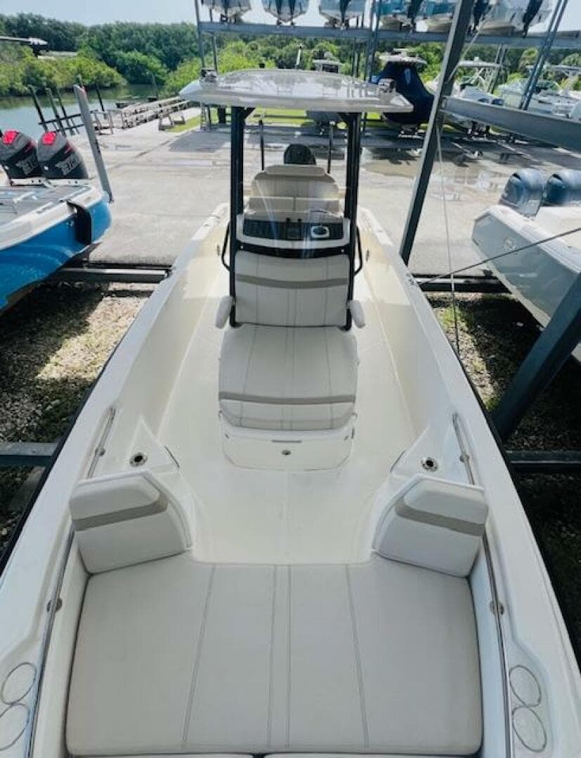 2023 Boston Whaler 250 Dauntless — photo 10