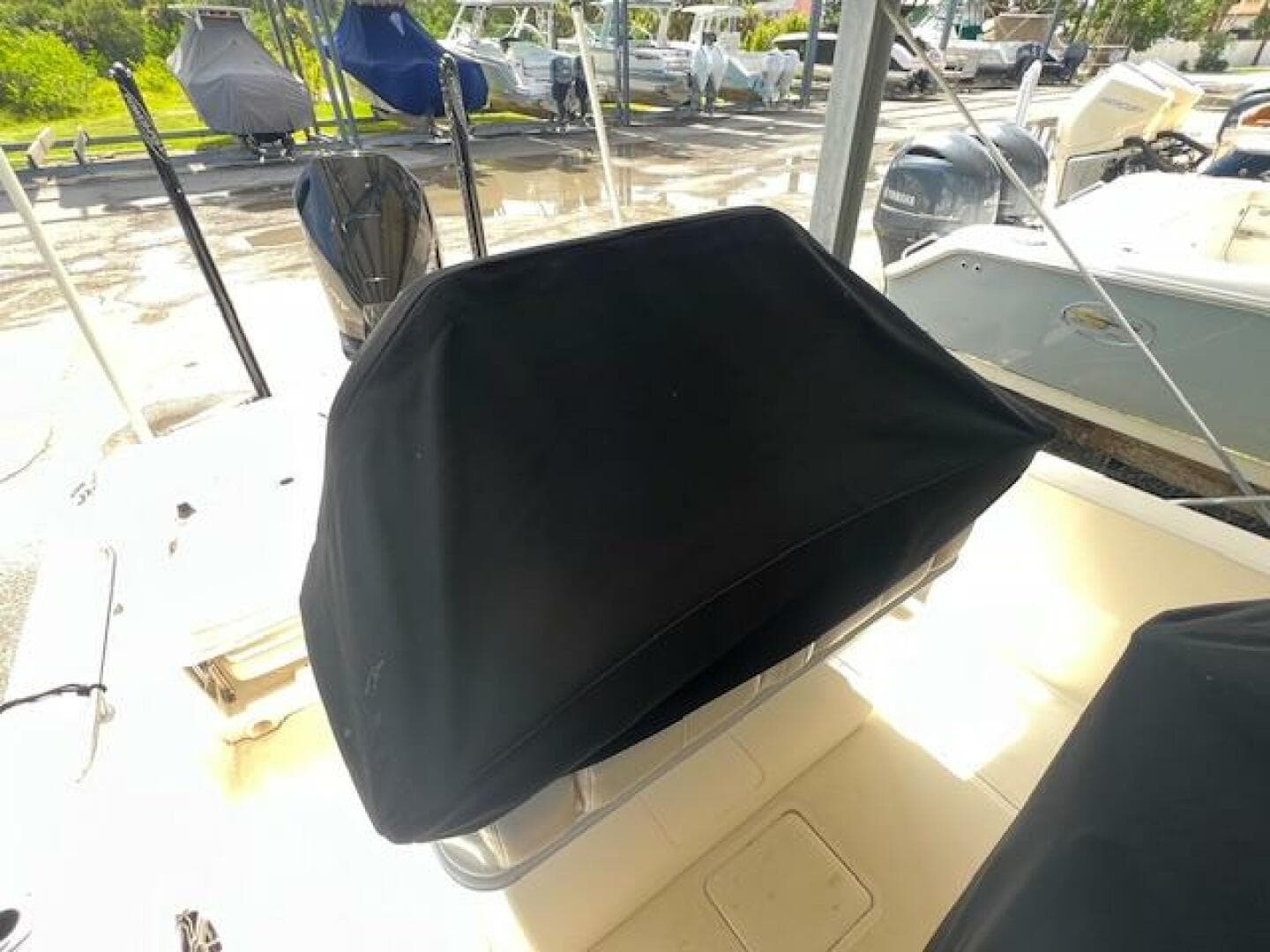 2023 Boston Whaler 250 Dauntless — photo 35