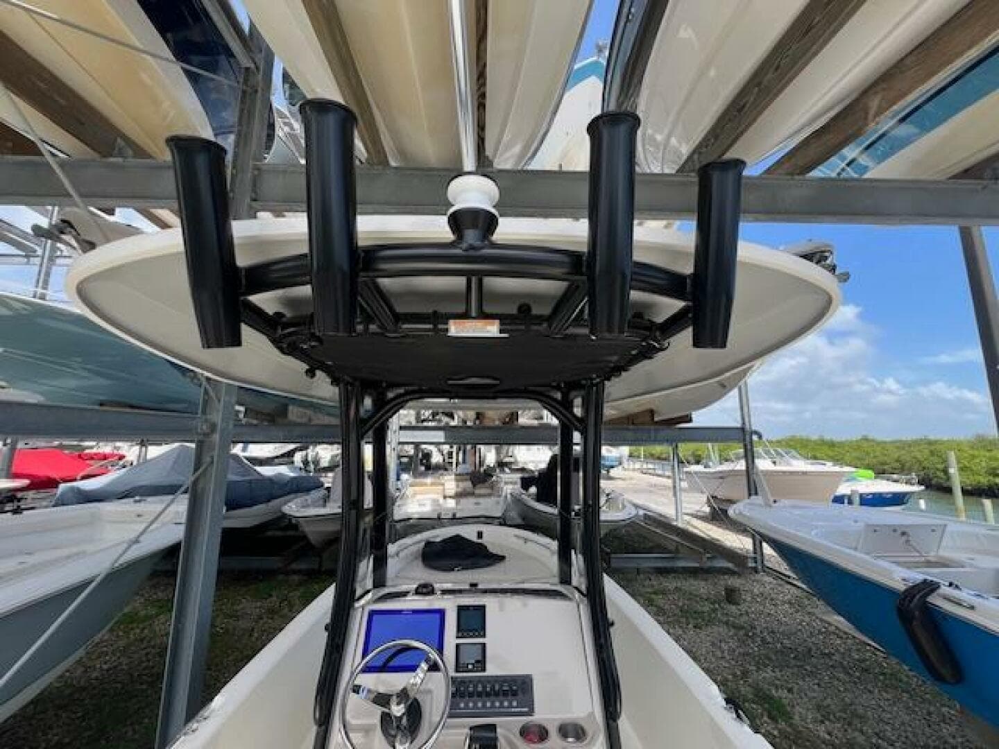 2023 Boston Whaler 250 Dauntless — photo 31