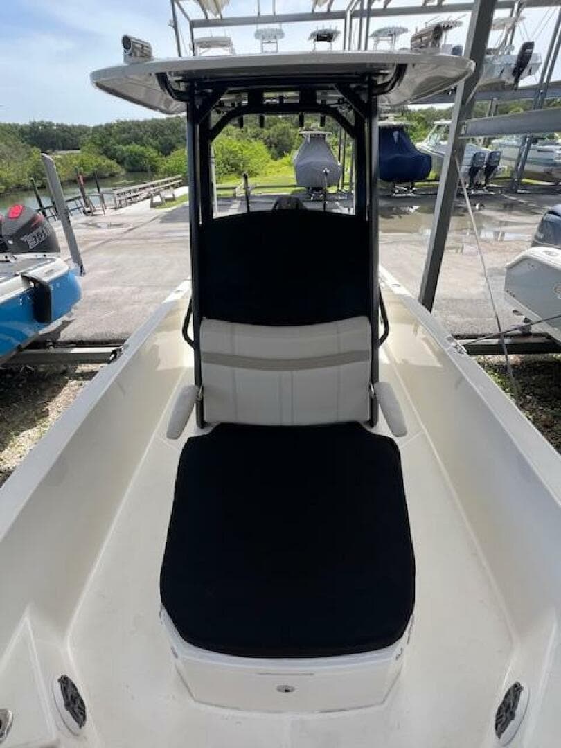 2023 Boston Whaler 250 Dauntless — photo 34