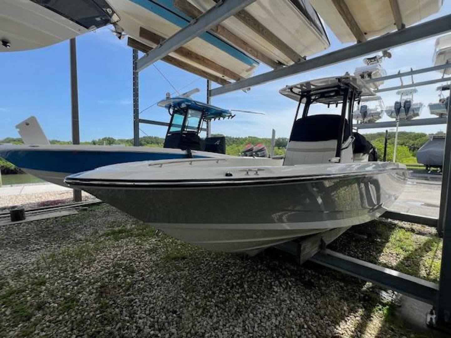 2023 Boston Whaler 250 Dauntless — photo 21