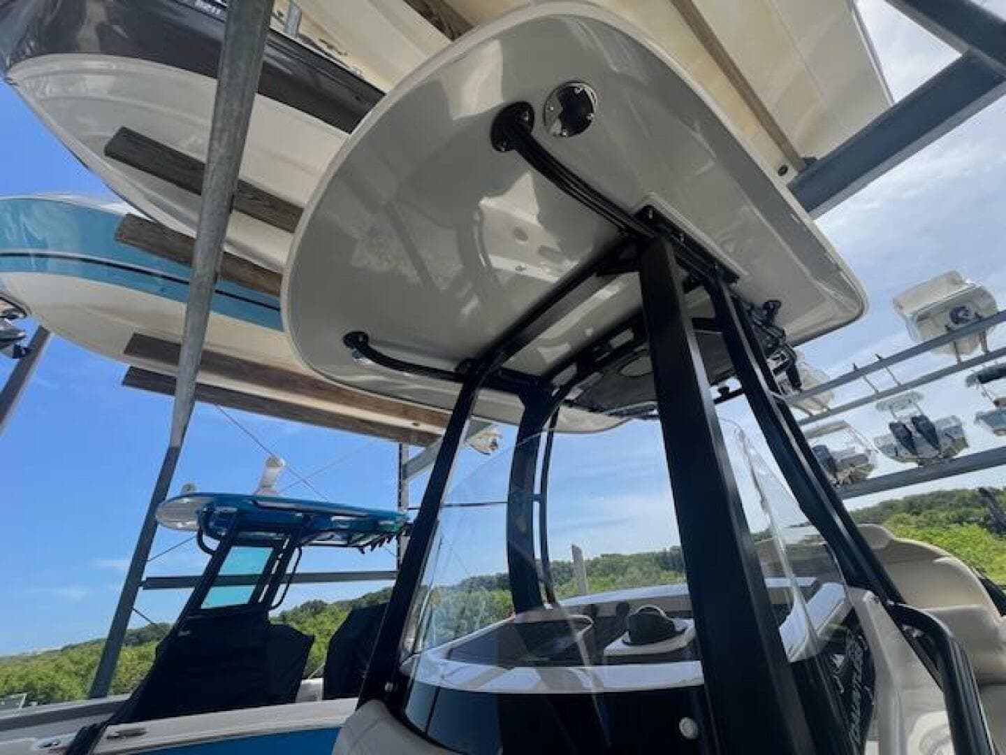 2023 Boston Whaler 250 Dauntless — photo 16