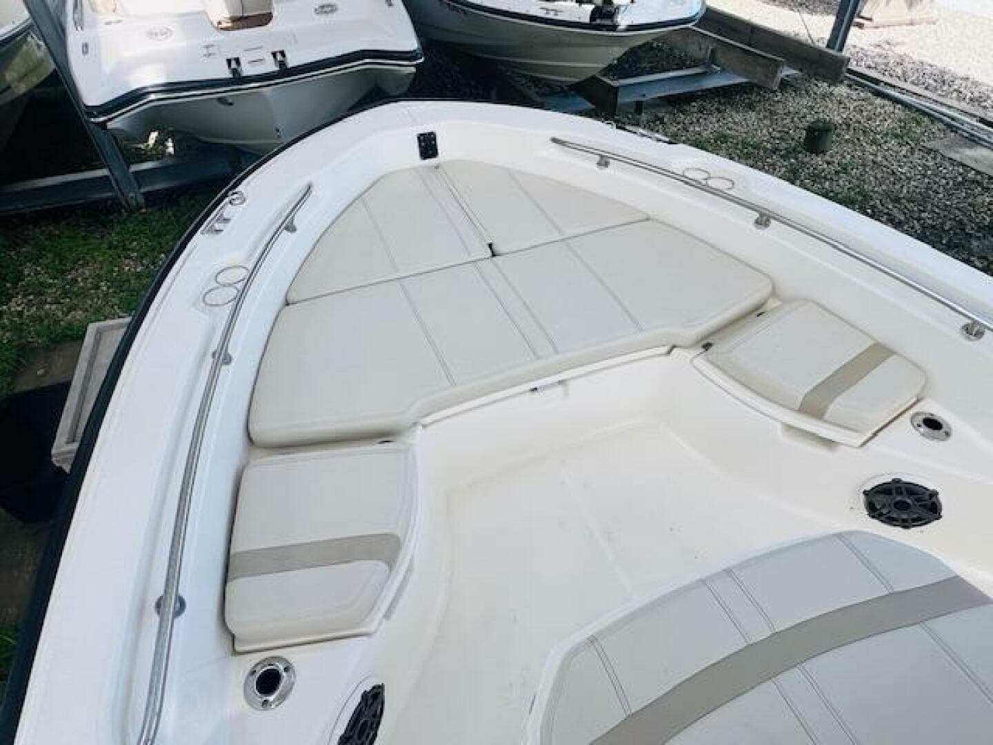 2023 Boston Whaler 250 Dauntless — photo 6