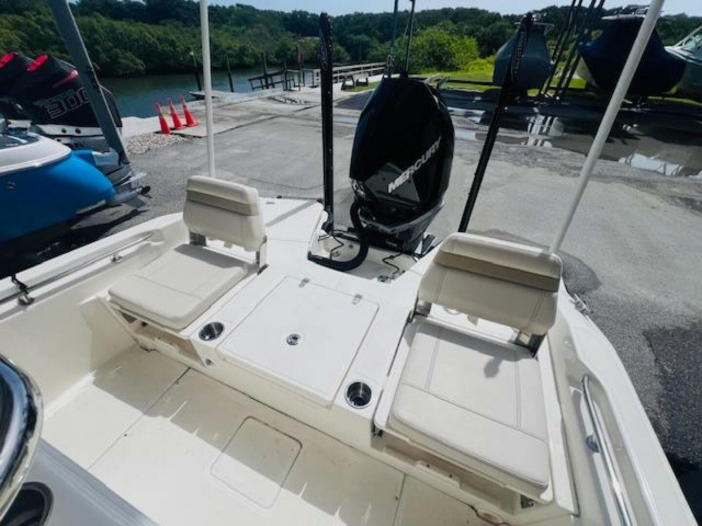2023 Boston Whaler 250 Dauntless — photo 18