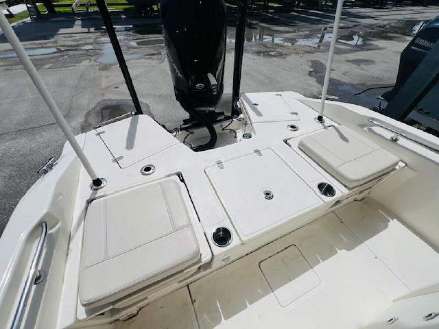 2023 Boston Whaler 250 Dauntless — photo 28