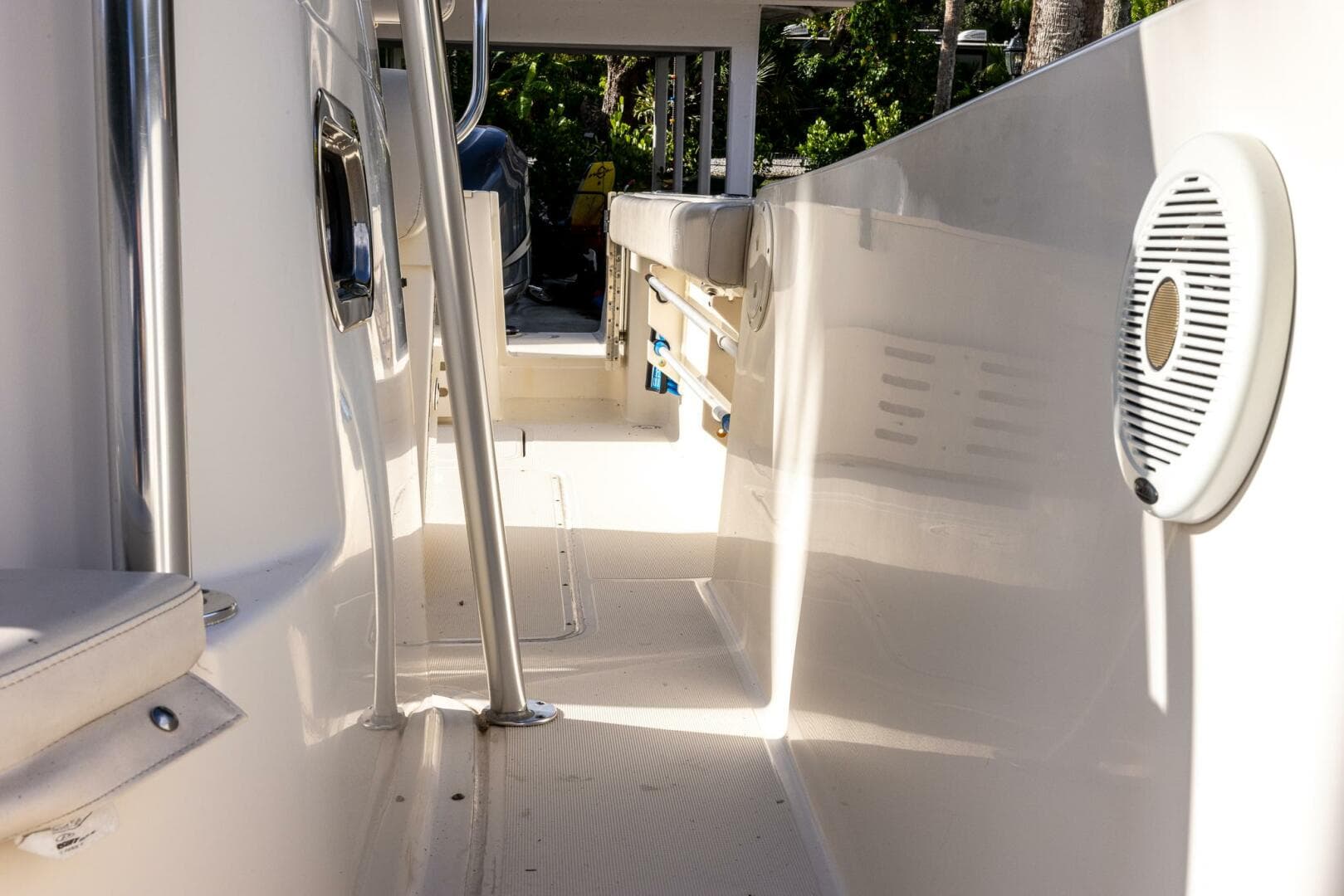 2007 Pursuit C280 — photo 16