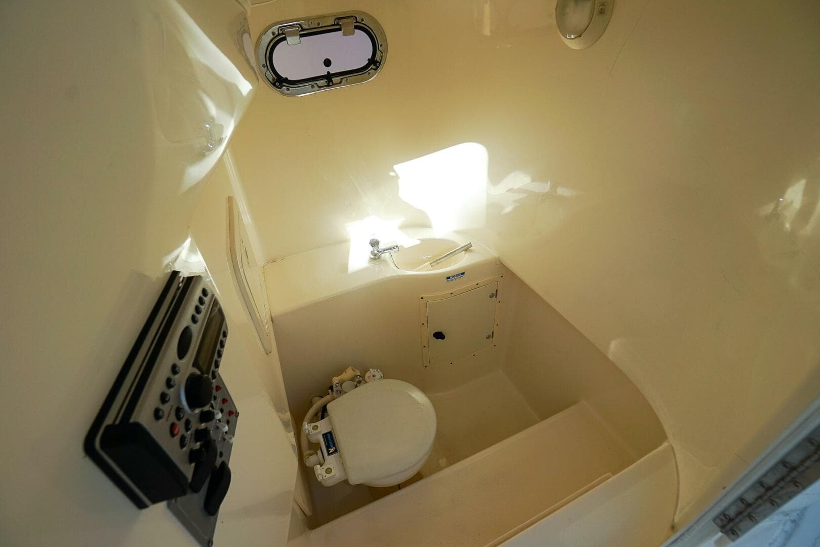 2007 Pursuit C280 — photo 43