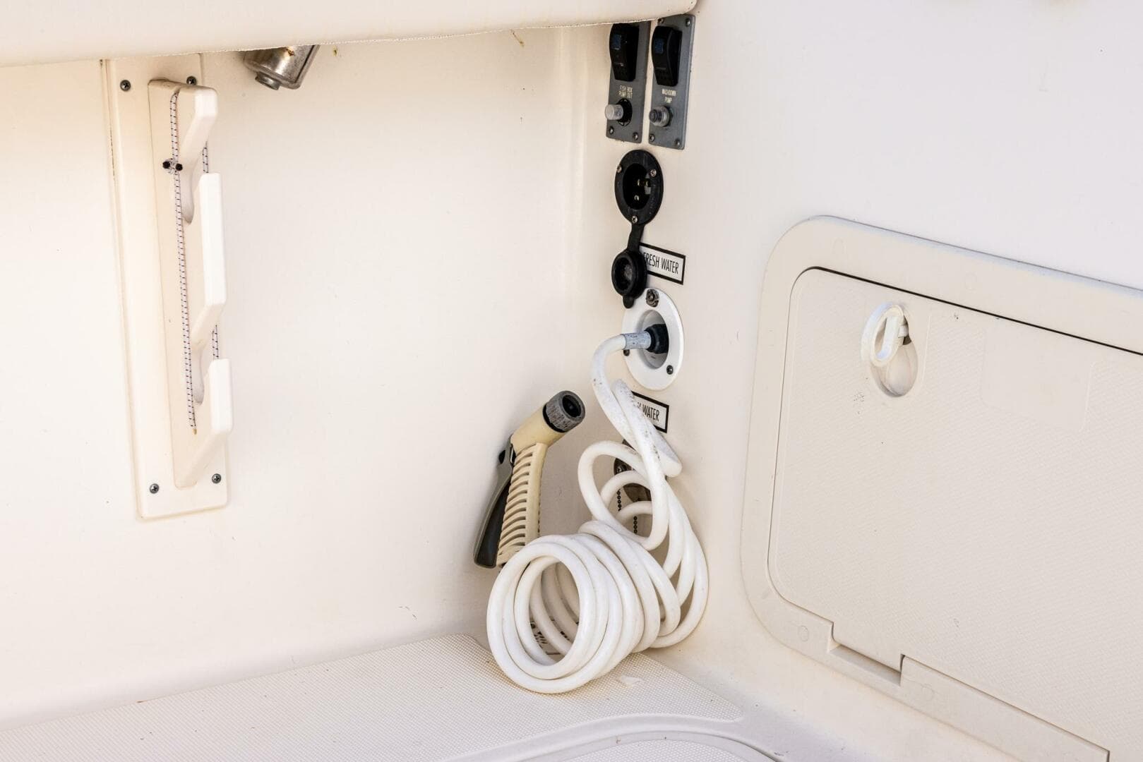 2007 Pursuit C280 — photo 14