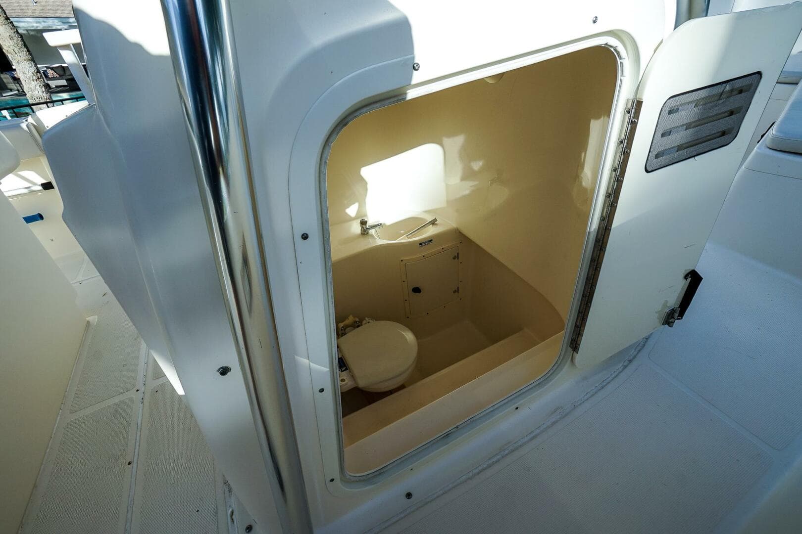 2007 Pursuit C280 — photo 42