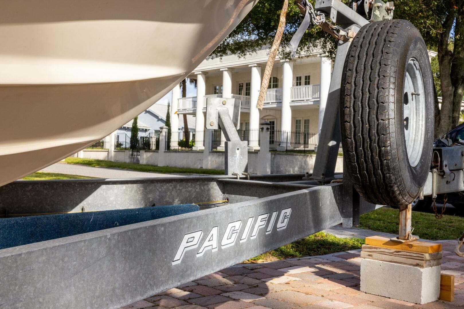 2007 Pursuit C280 — photo 24