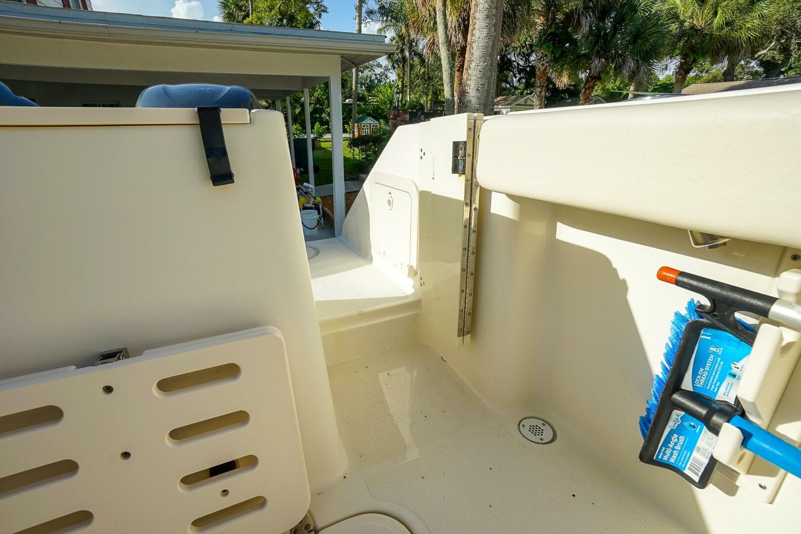 2007 Pursuit C280 — photo 46