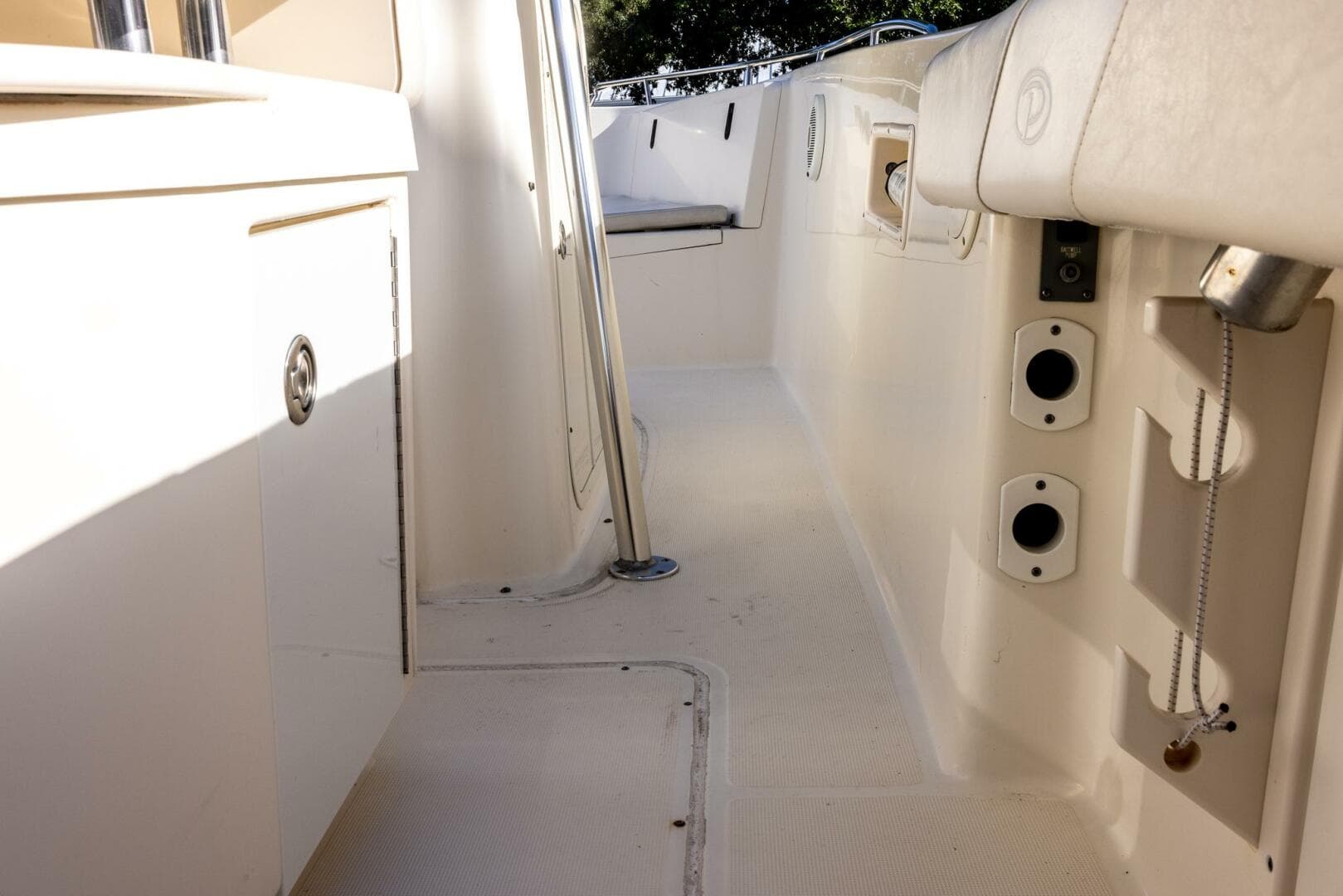 2007 Pursuit C280 — photo 15