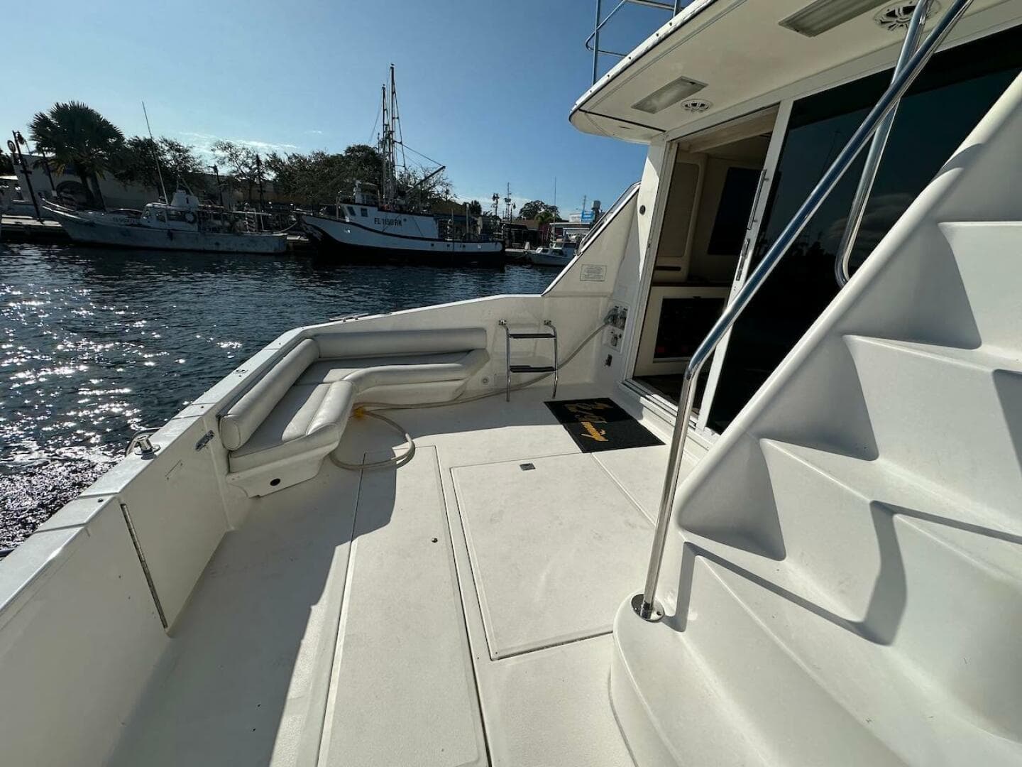 1997 Sea Ray 550 Sedan Bridge — photo 11
