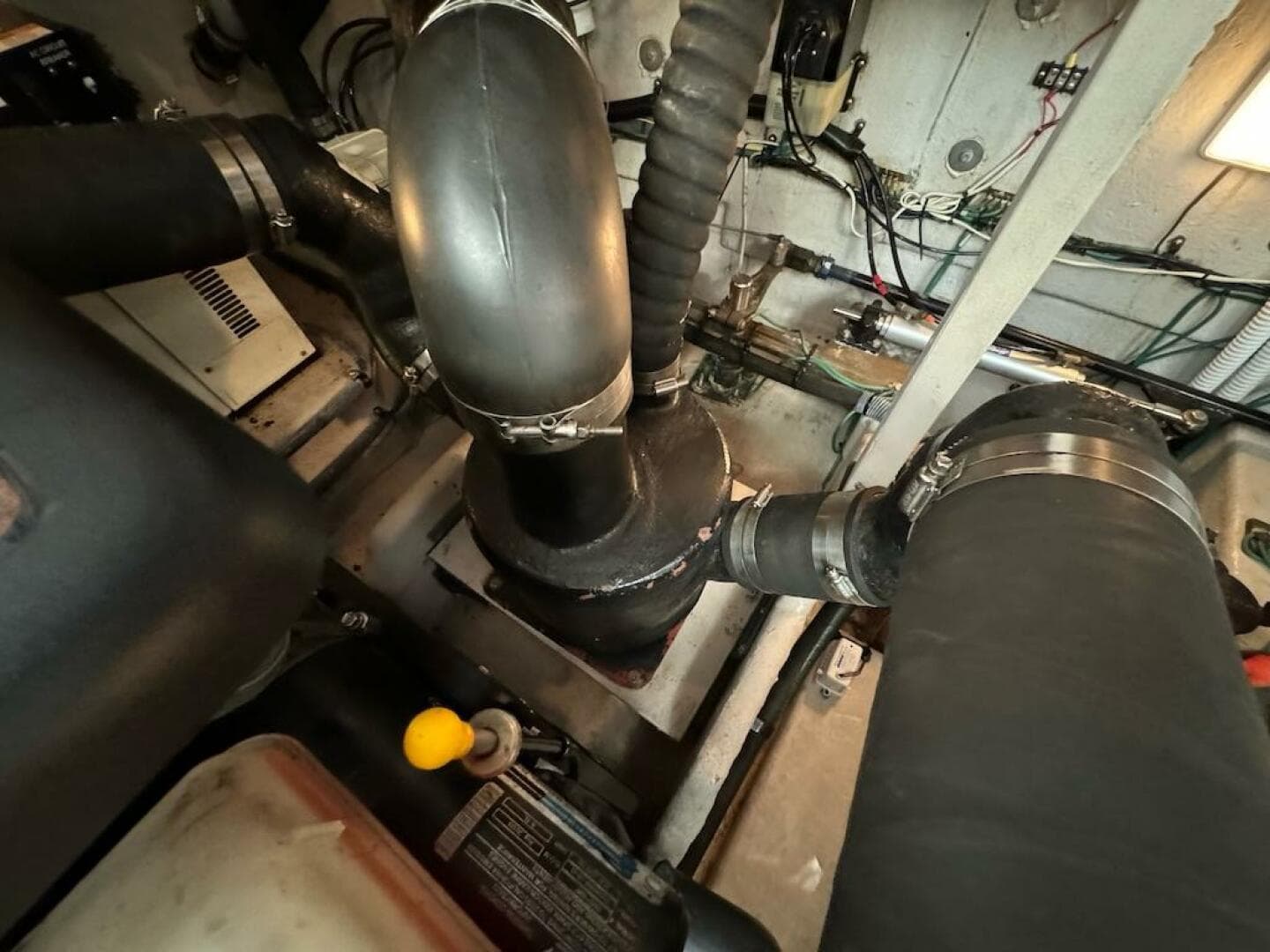 2004 Sea Ray 380 Sundancer — photo 59