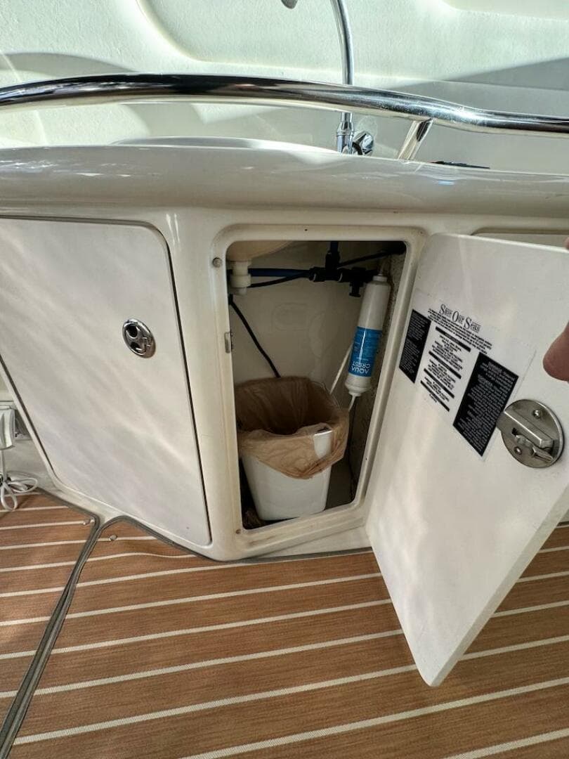 2004 Sea Ray 380 Sundancer — photo 51