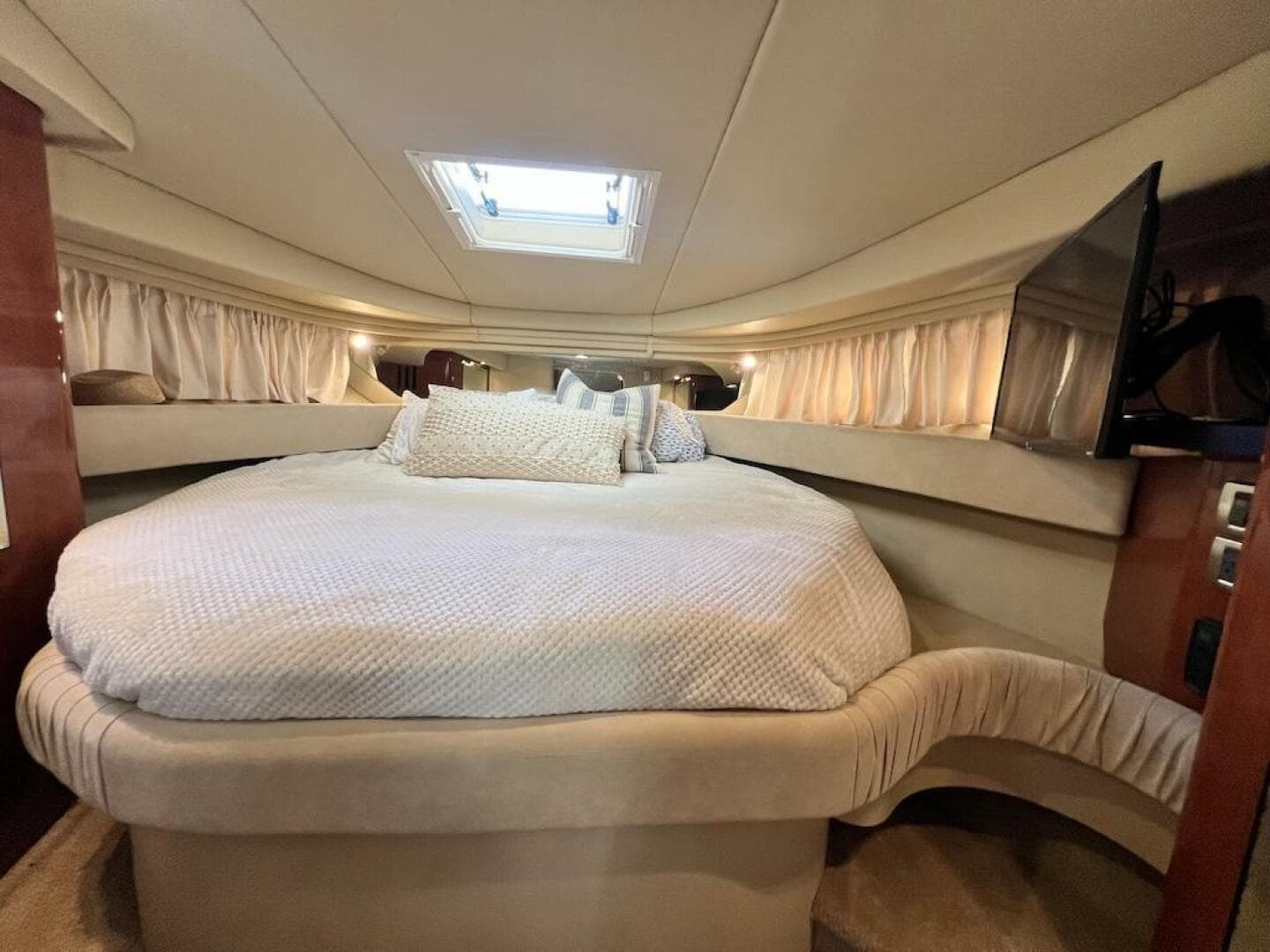 2004 Sea Ray 380 Sundancer — photo 45