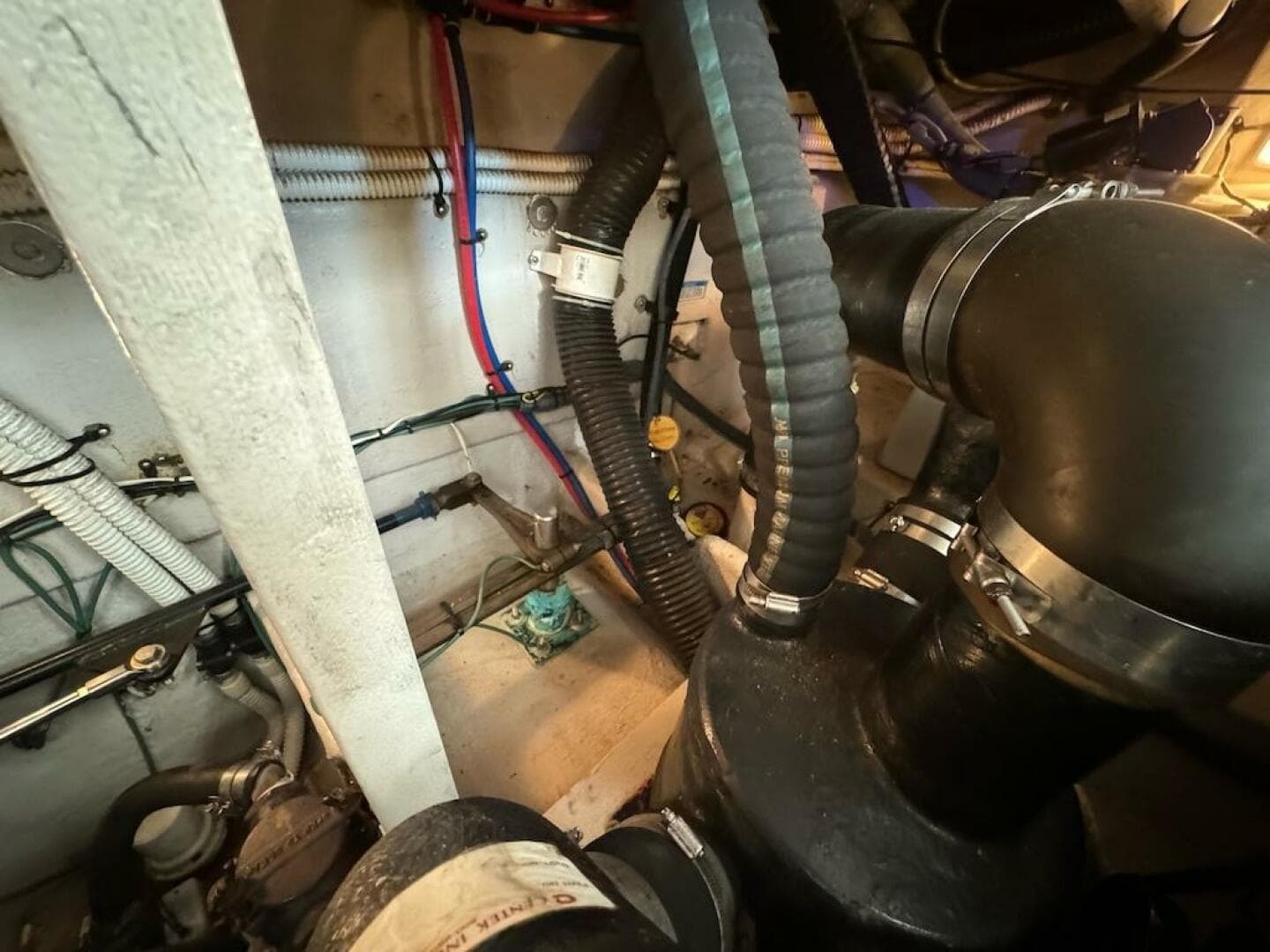 2004 Sea Ray 380 Sundancer — photo 61