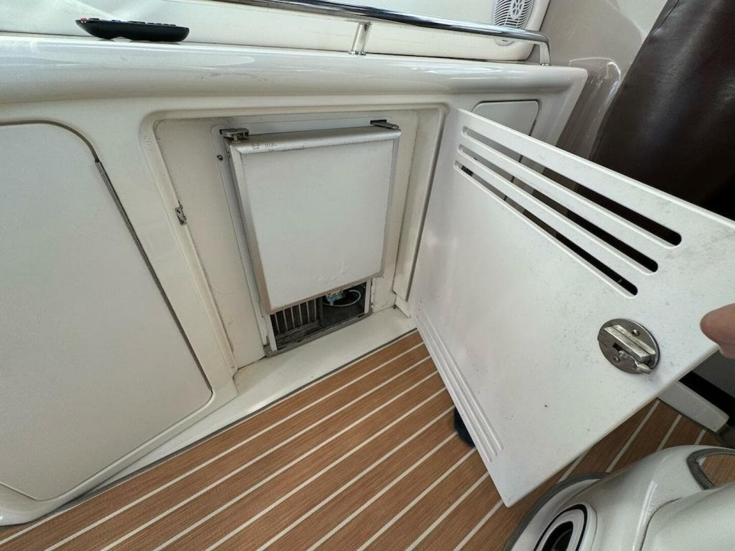 2004 Sea Ray 380 Sundancer — photo 54