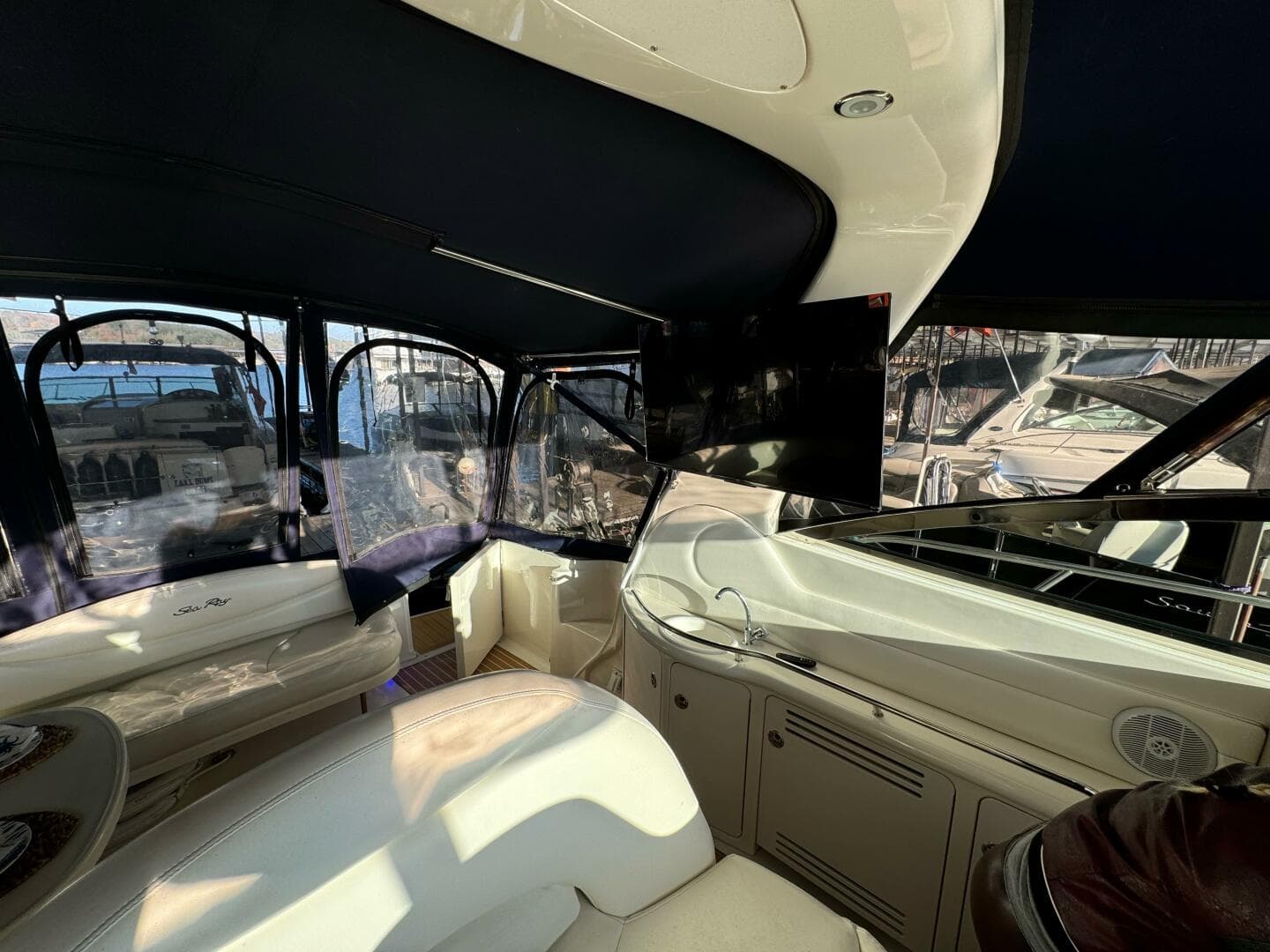 2004 Sea Ray 380 Sundancer — photo 19