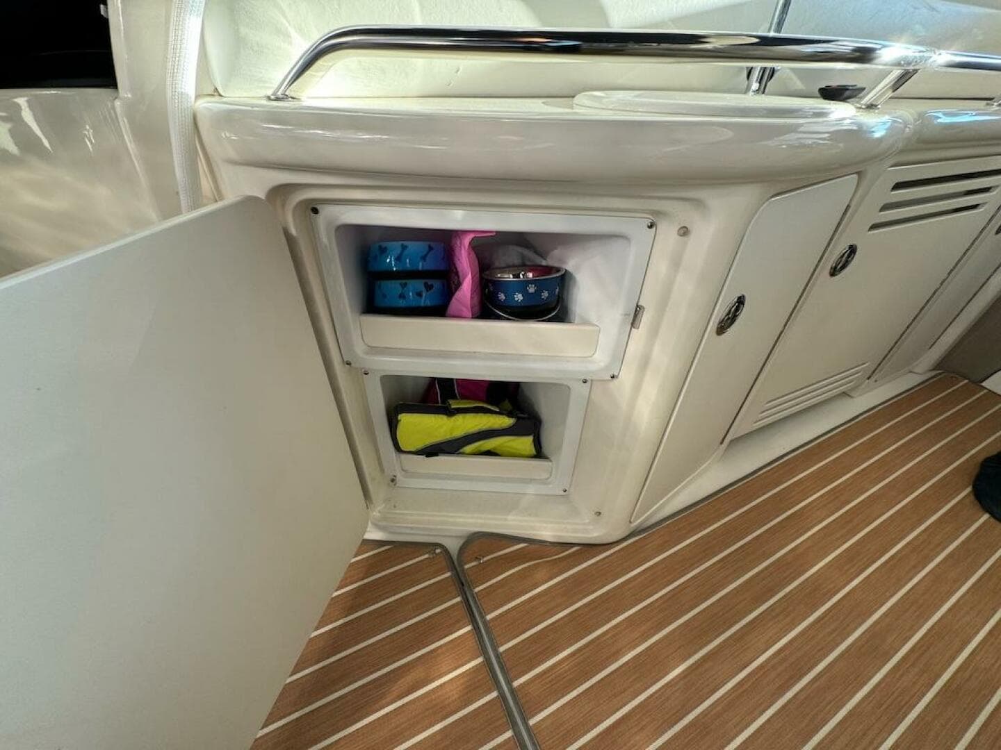 2004 Sea Ray 380 Sundancer — photo 52