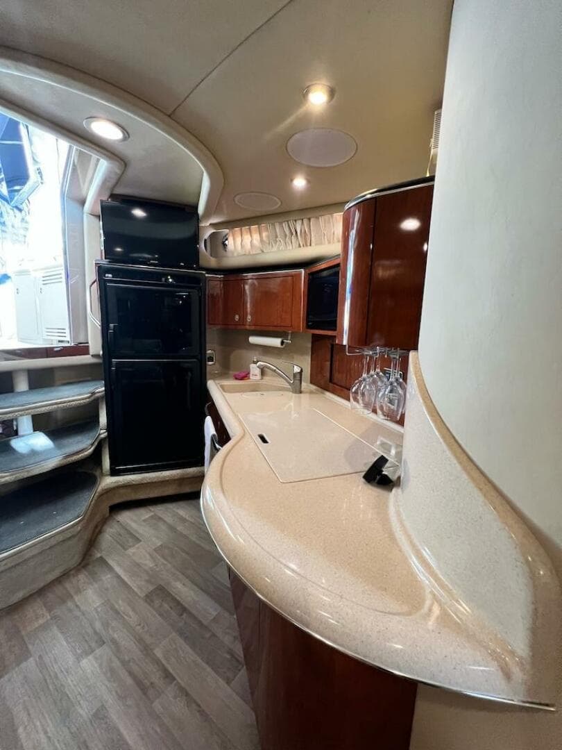 2004 Sea Ray 380 Sundancer — photo 40