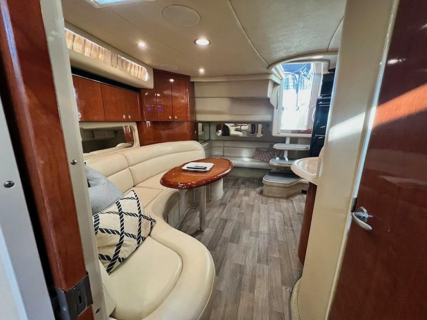 2004 Sea Ray 380 Sundancer — photo 41