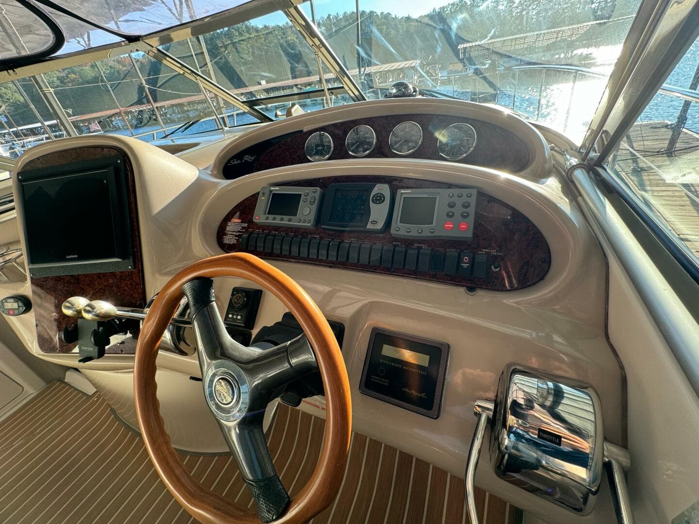 2004 Sea Ray 380 Sundancer — photo 20