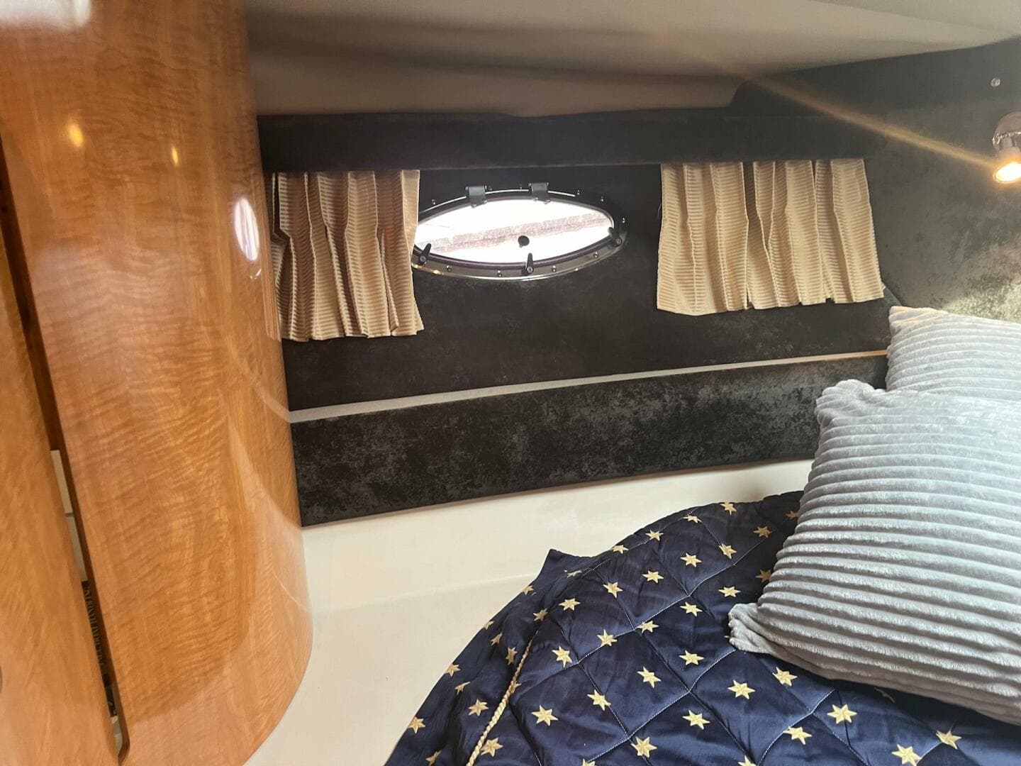 2003 Regal Commodore 3860 — photo 34