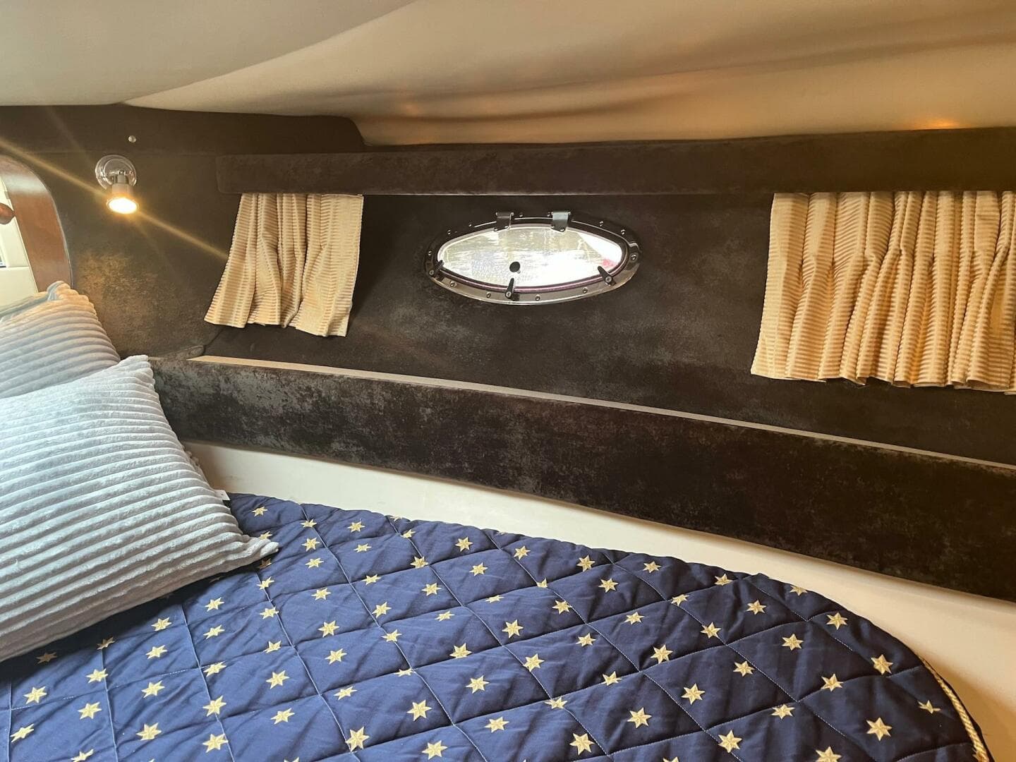 2003 Regal Commodore 3860 — photo 33