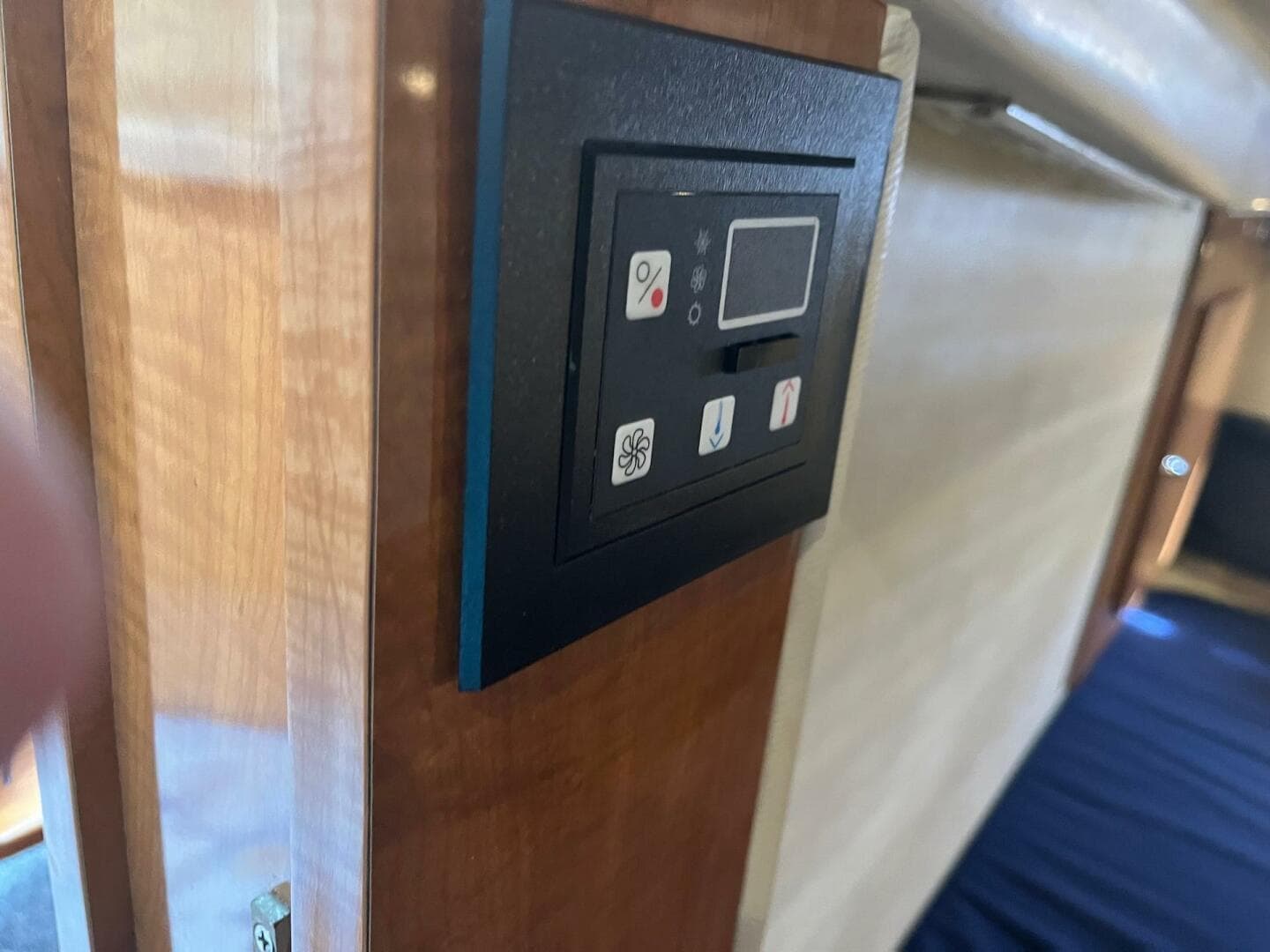 2003 Regal Commodore 3860 — photo 18