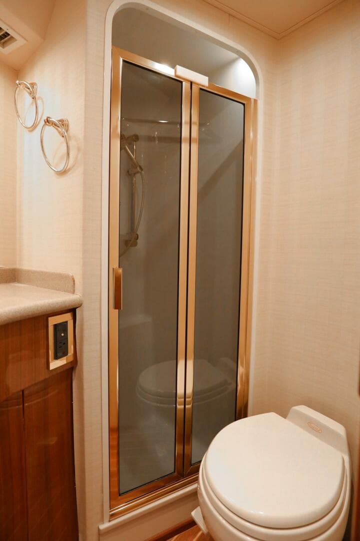 2005 Viking 48 Convertible — photo 26