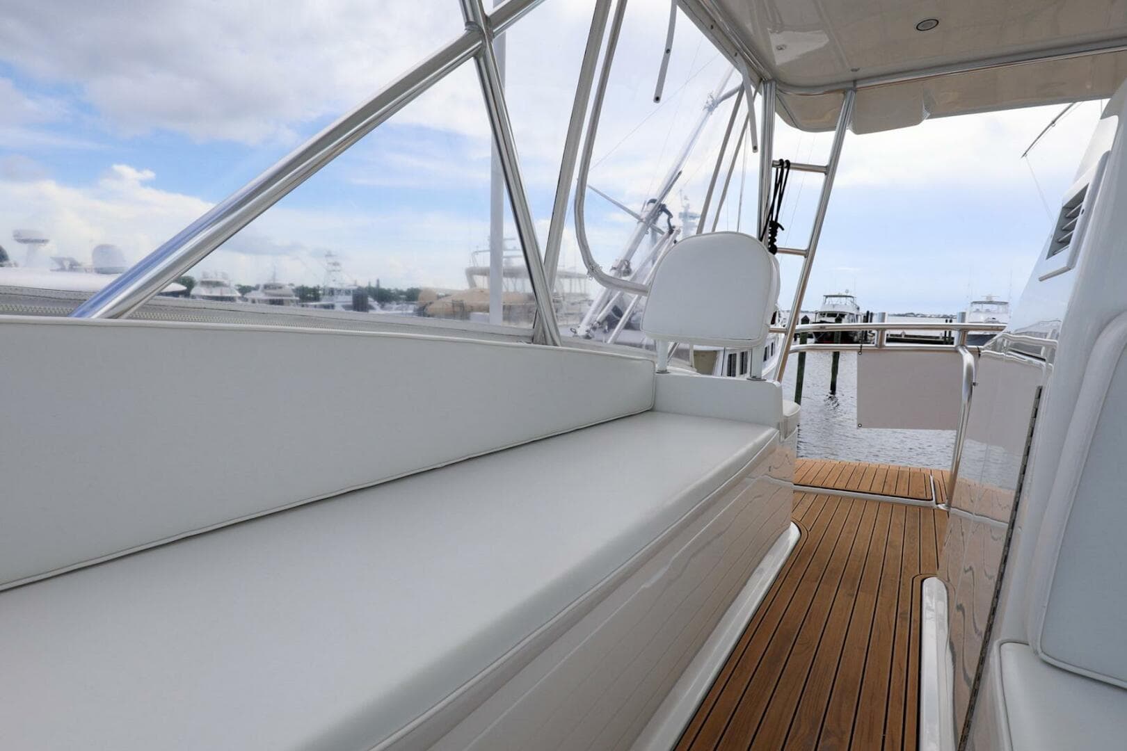 2005 Viking 48 Convertible — photo 47