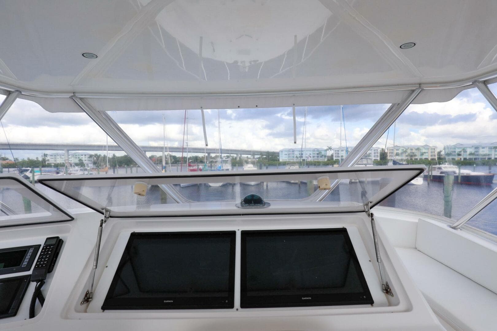 2005 Viking 48 Convertible — photo 44