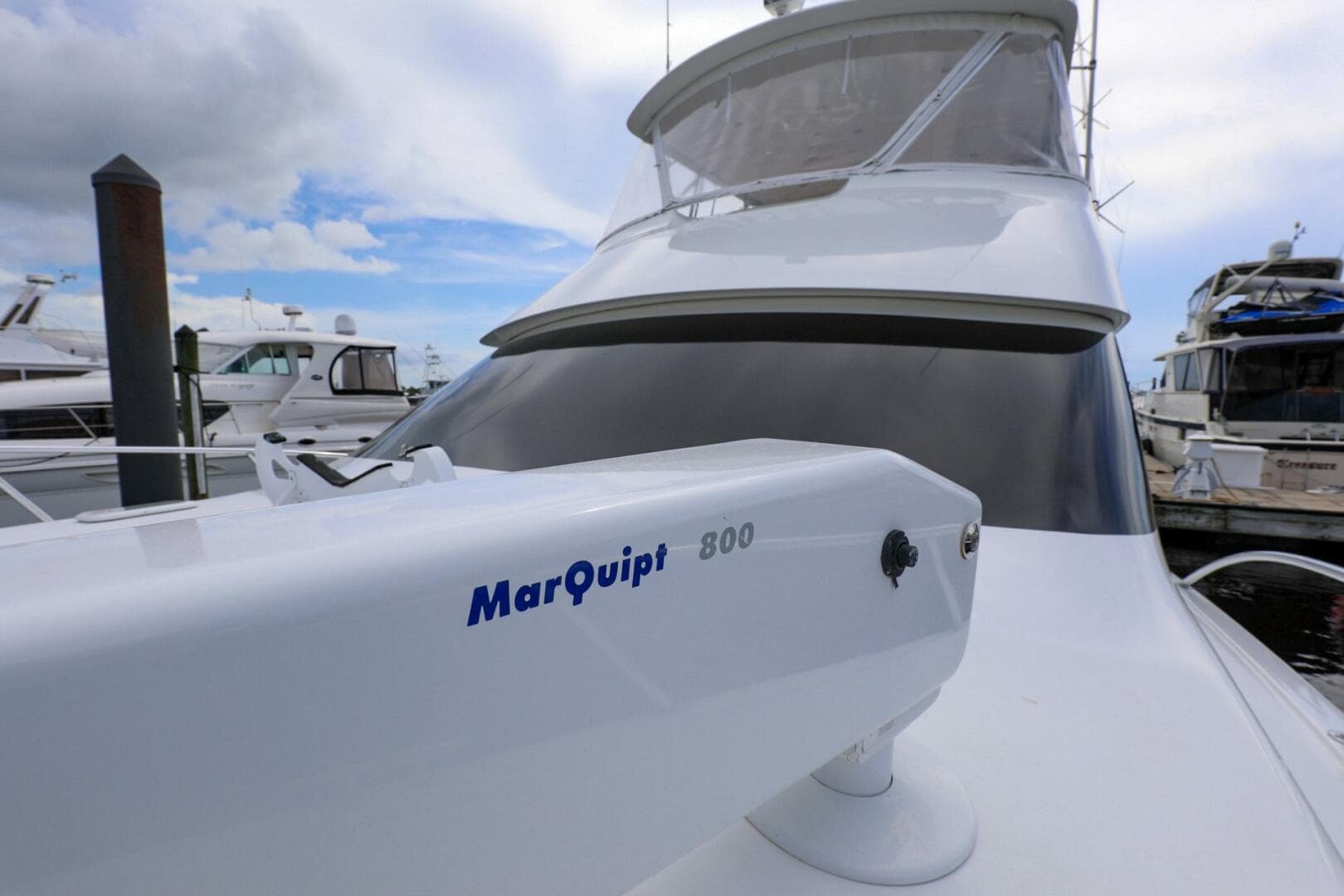 2005 Viking 48 Convertible — photo 9