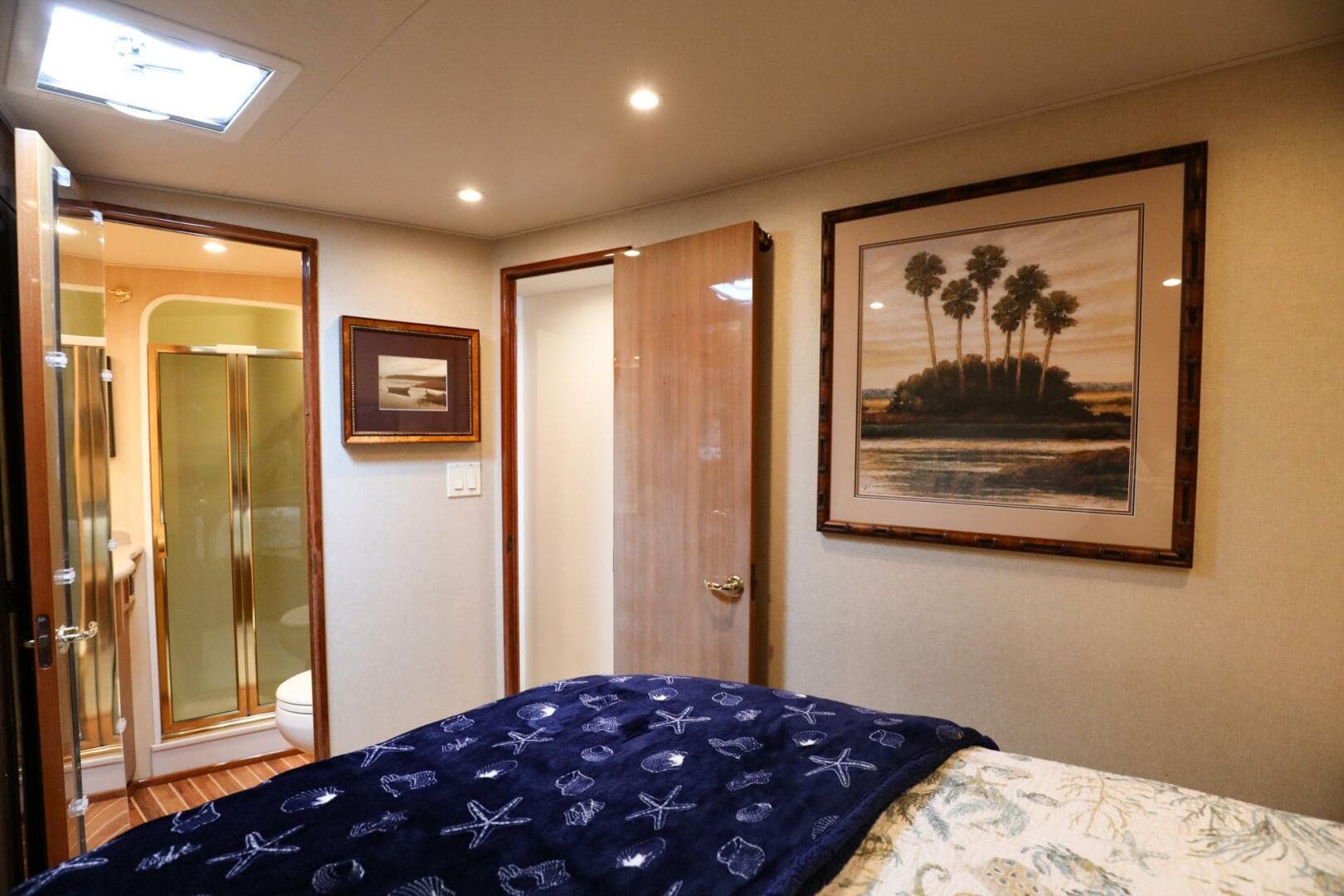 2005 Viking 48 Convertible — photo 18