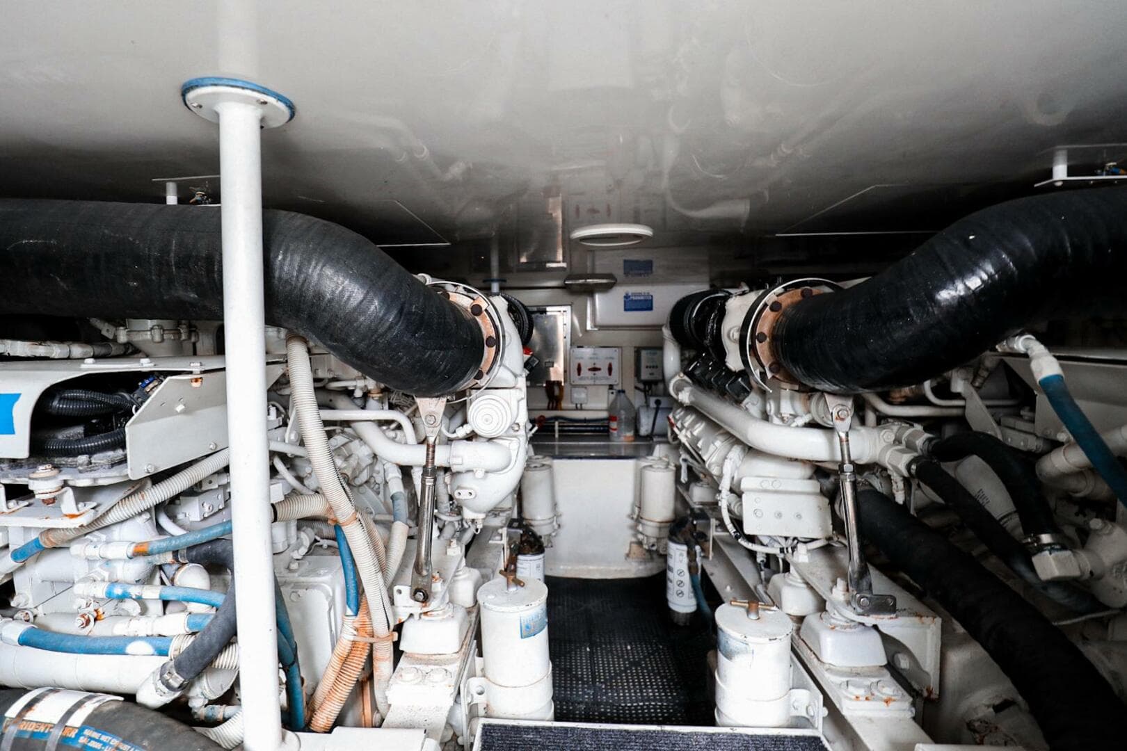 2005 Viking 48 Convertible — photo 51