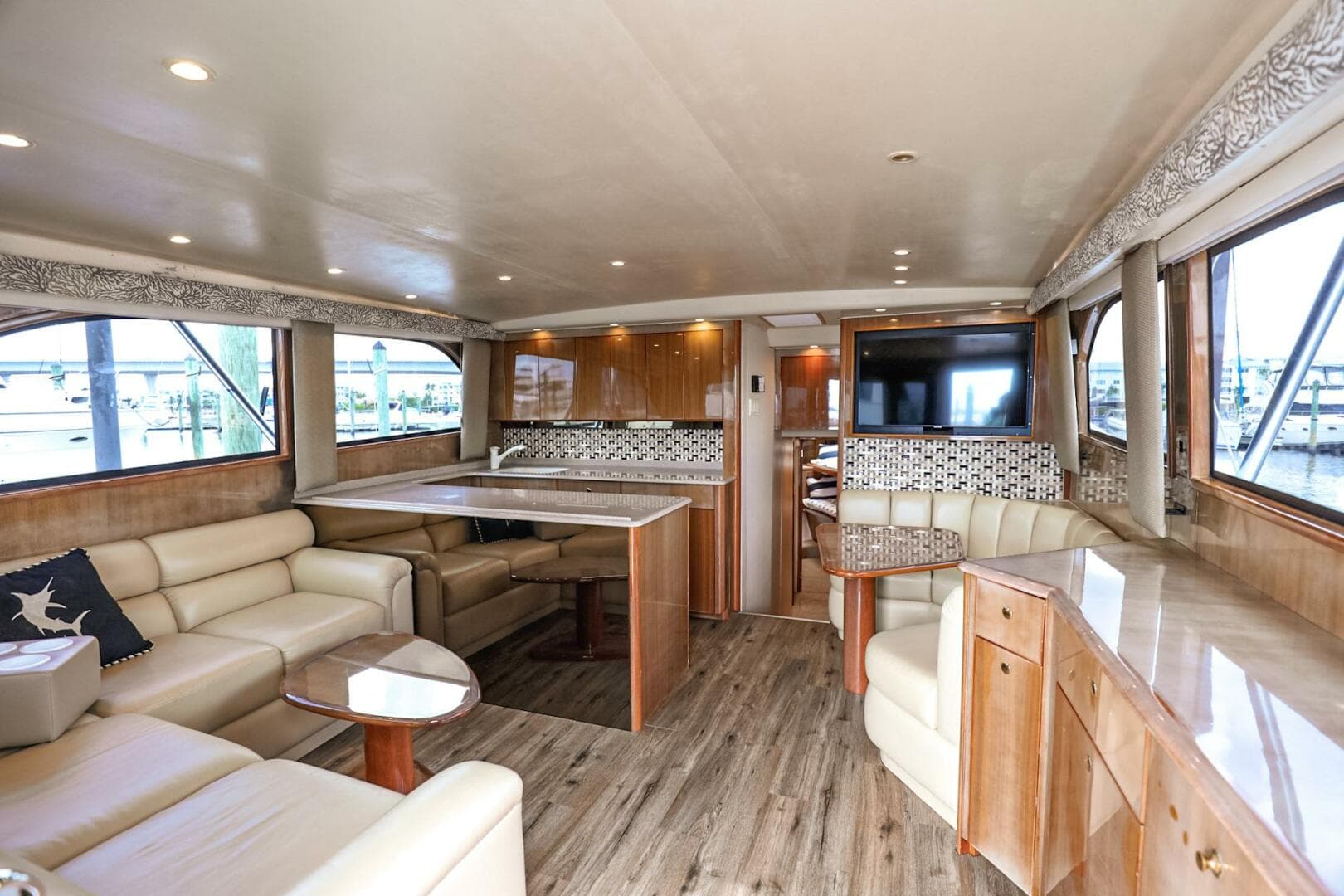 2005 Viking 48 Convertible — photo 14