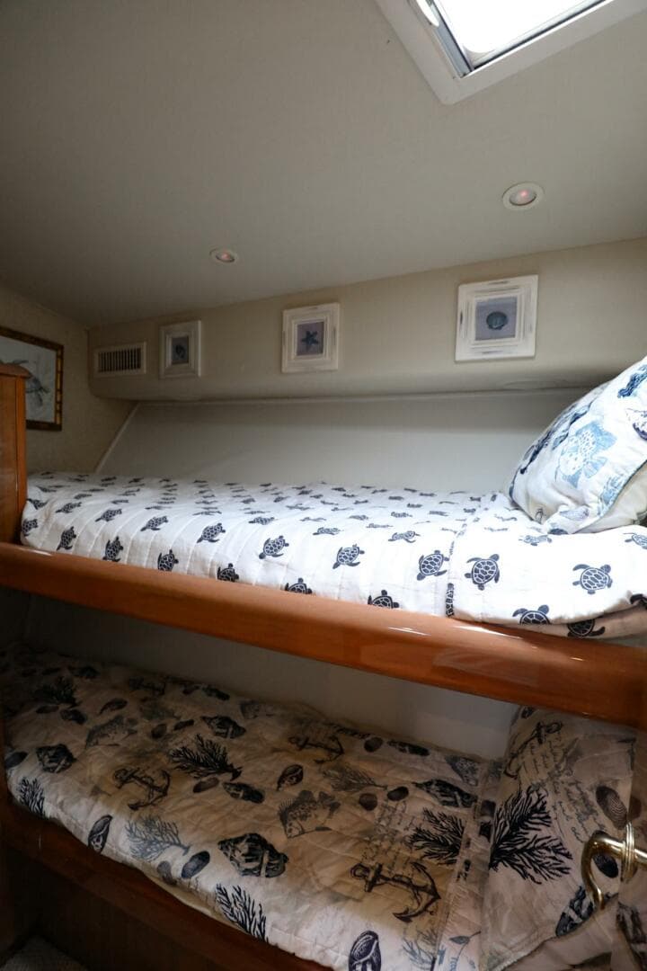 2005 Viking 48 Convertible — photo 23