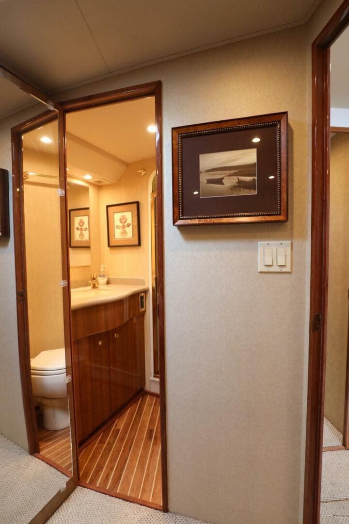 2005 Viking 48 Convertible — photo 21