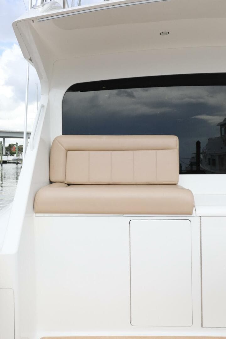 2005 Viking 48 Convertible — photo 32