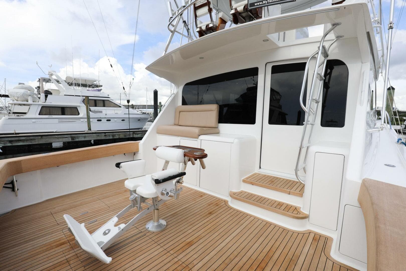 2005 Viking 48 Convertible — photo 30