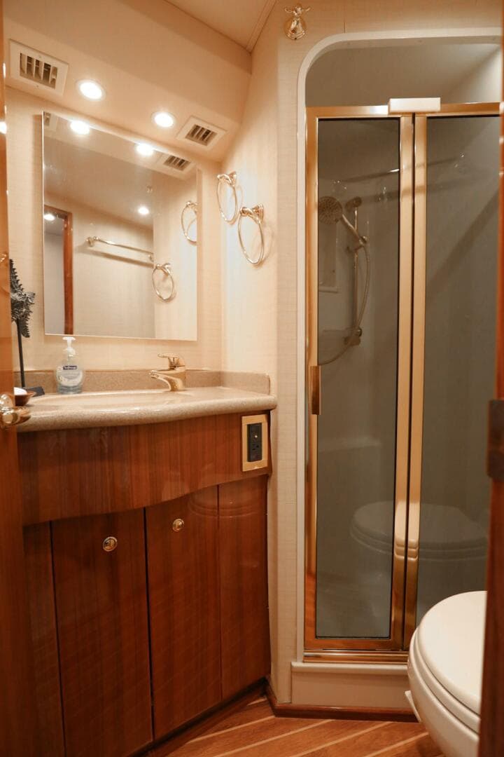 2005 Viking 48 Convertible — photo 28