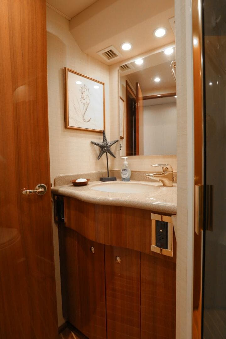 2005 Viking 48 Convertible — photo 24