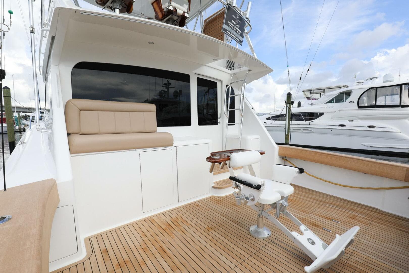 2005 Viking 48 Convertible — photo 31