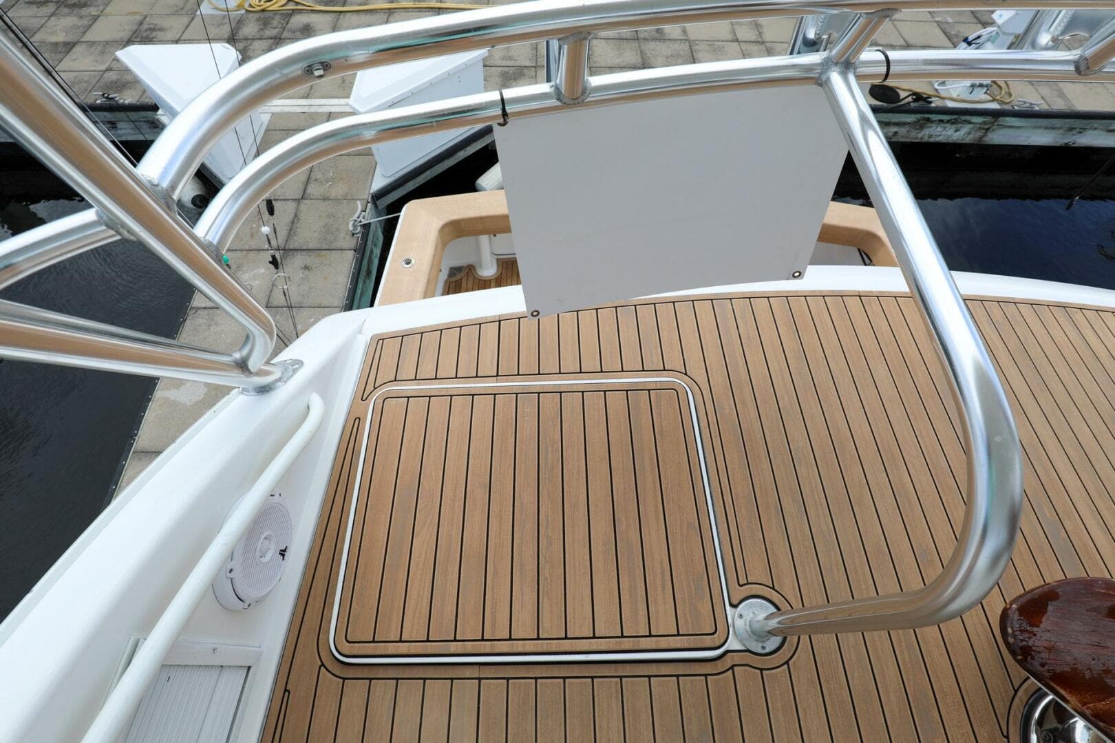 2005 Viking 48 Convertible — photo 41
