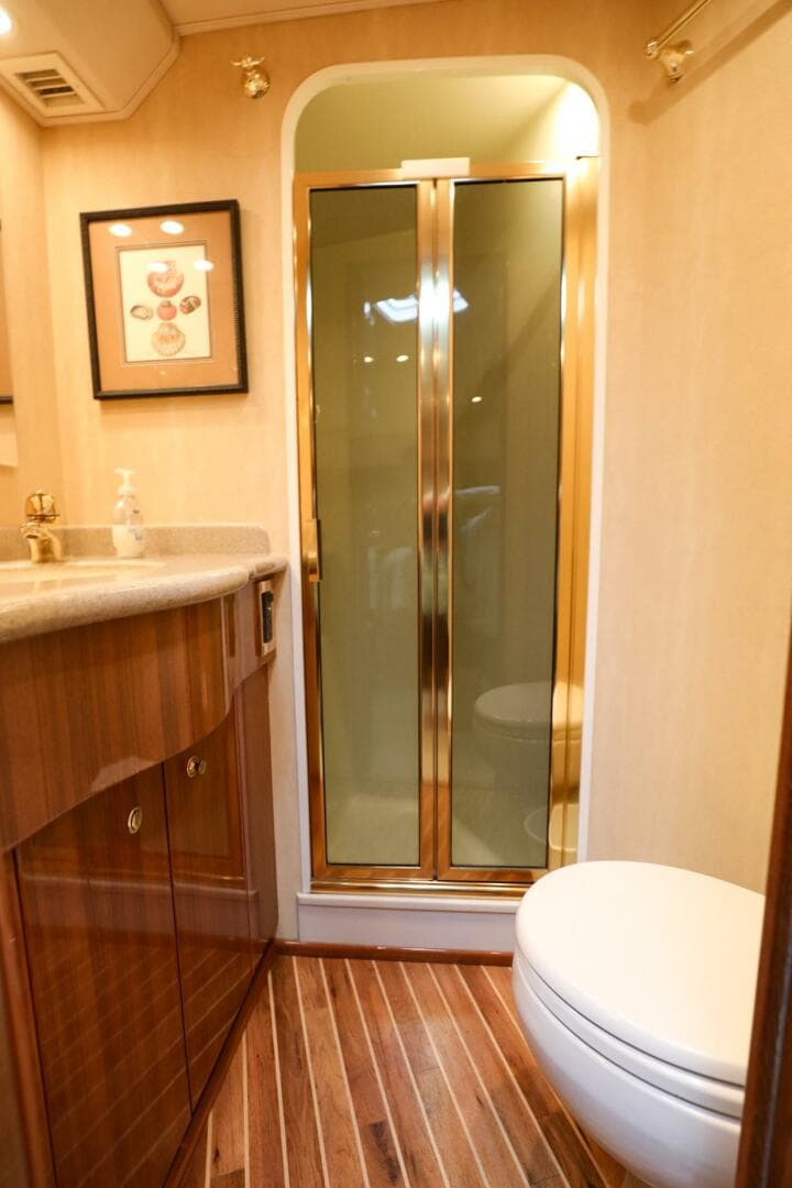 2005 Viking 48 Convertible — photo 19