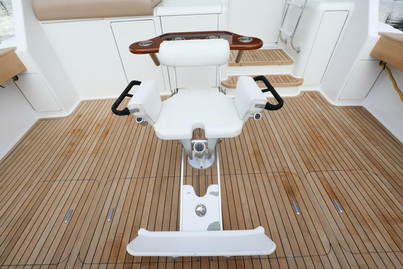 2005 Viking 48 Convertible — photo 33